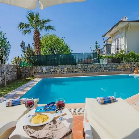 Oludeniz Ovacikta Genis Bahceli Ozel Havuzlu Fethiye