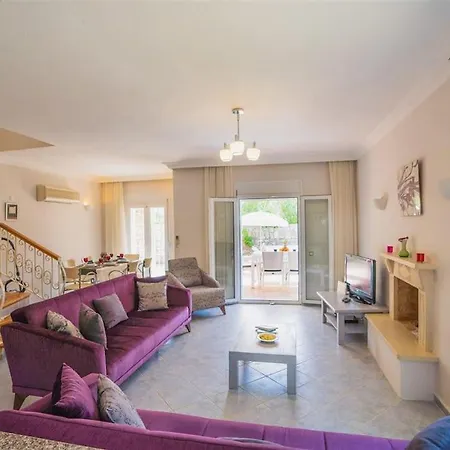 Villa Oludeniz Ovacikta Genis Bahceli Ozel Havuzlu Fethiye