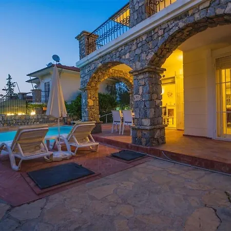 Oludeniz Ovacikta Genis Bahceli Ozel Havuzlu Fethiye