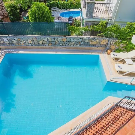 Oludeniz Ovacikta Genis Bahceli Ozel Havuzlu Villa