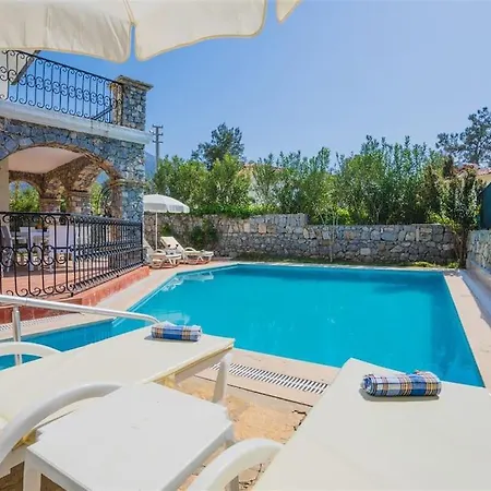 Oludeniz Ovacikta Genis Bahceli Ozel Havuzlu Villa Fethiye