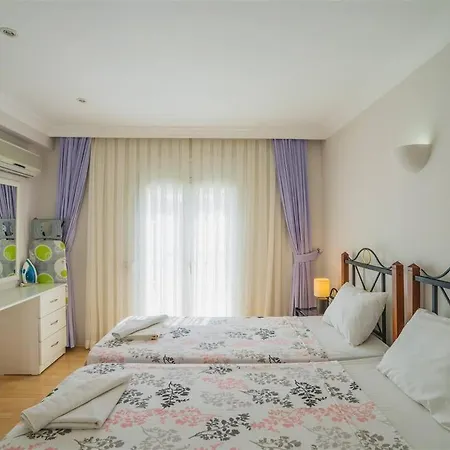 Oludeniz Ovacikta Genis Bahceli Ozel Havuzlu Fethiye