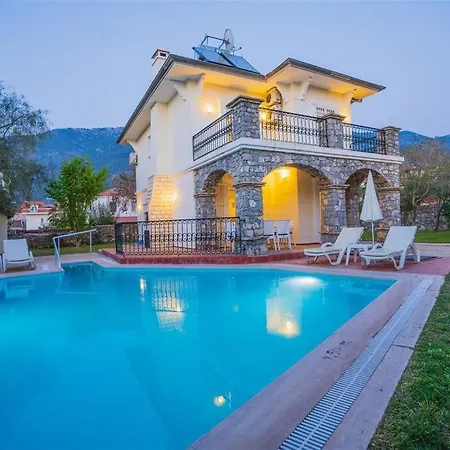 Oludeniz Ovacikta Genis Bahceli Ozel Havuzlu Villa Fethiye