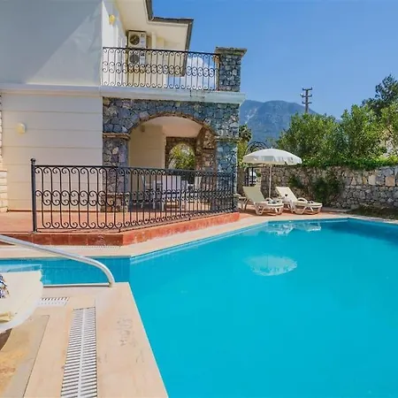Oludeniz Ovacikta Genis Bahceli Ozel Havuzlu Villa Fethiye
